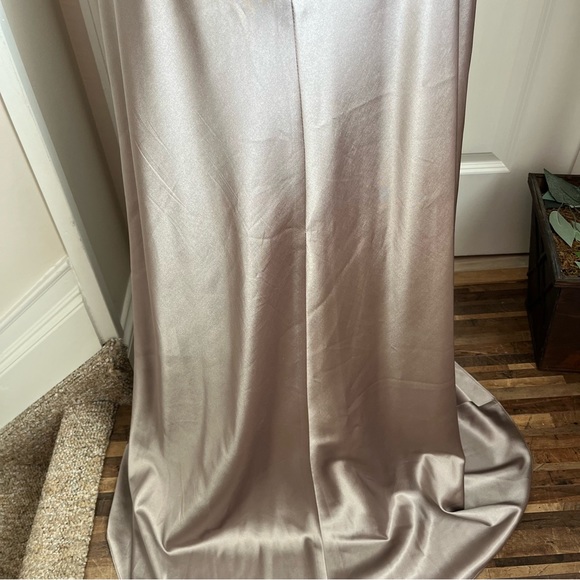 OC by OC Satin Sleeveless V-Neck Floor Length Gown Champagne Sz 12 - Picture 14 of 16